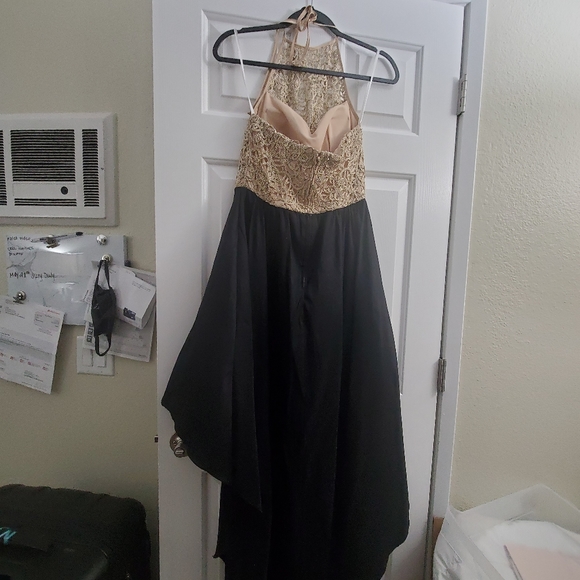 Gold & Black Gown Size Medium/ size 7/8 - Picture 4 of 7